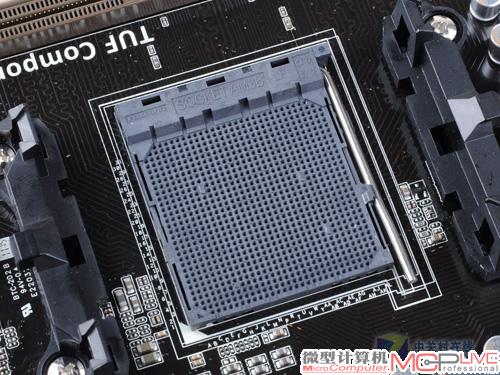 依次是Socket AM2、AM2+、AM3、AM3+、FM1接口。一路走来，AMD处理器接口看起来变化是小的，除了自成一派的FM1，就外观看，较难分清它们。事实上，这也是AMD努力保证产品前后兼容性的佐证。不过，新的APU系列将开启Socket FM系列接口的新时代，和Socket AM系列接口分道扬镳了。